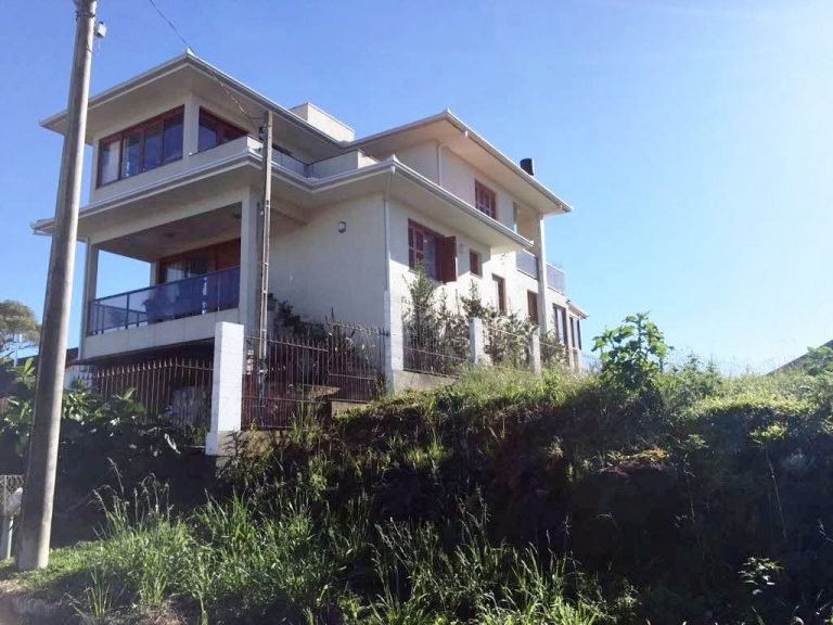 B-229     LINDÍSSIMA CASA COM VISTA PANORÂMICA COMPLETA!!!