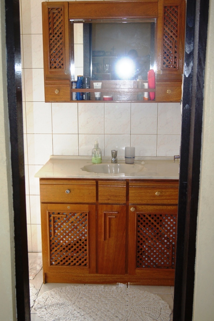 B-222     CASA AMPLA NO BAIRRO GERMÂNIA
