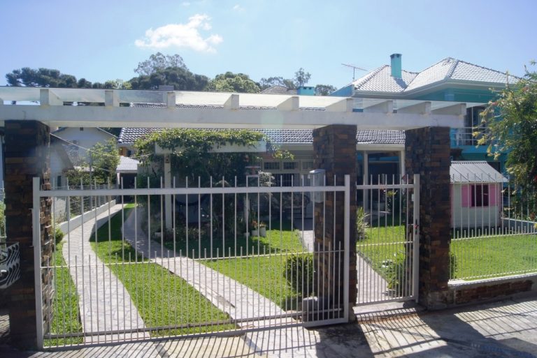 B-210     – CASA NO BAIRRO LOGRADOURO