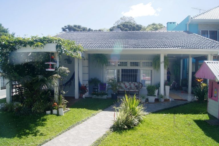 B-210     – CASA NO BAIRRO LOGRADOURO