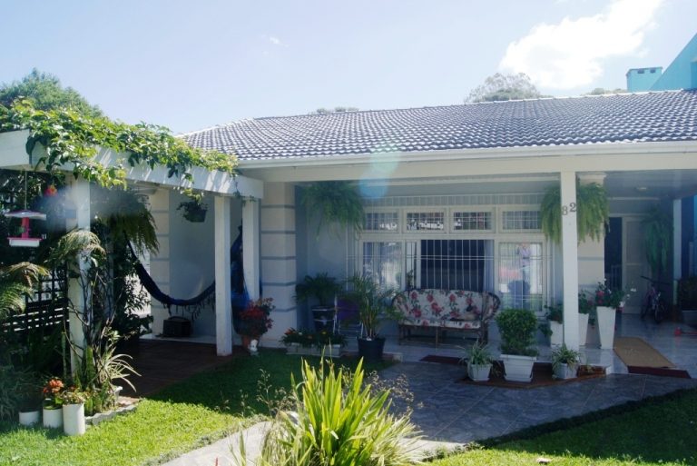 B-210     – CASA NO BAIRRO LOGRADOURO
