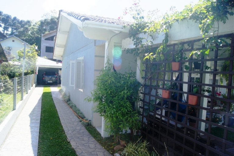 B-210     – CASA NO BAIRRO LOGRADOURO
