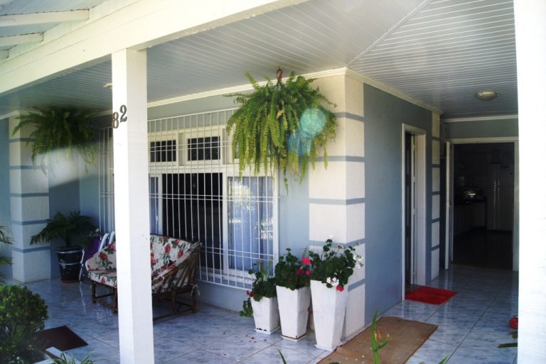 B-210     – CASA NO BAIRRO LOGRADOURO