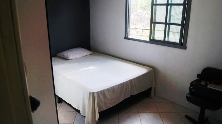 B-212     CASA NO BAIRRO VILA GERMÂNIA