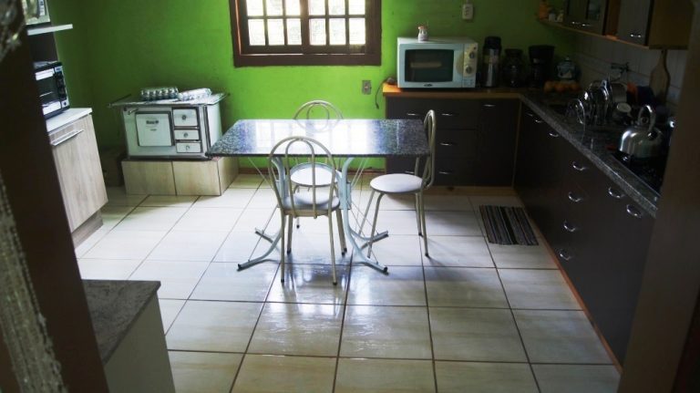 B-212     CASA NO BAIRRO VILA GERMÂNIA
