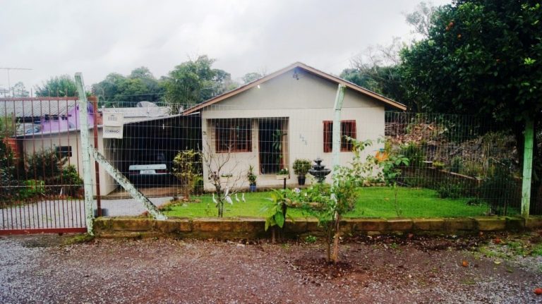 B-212     CASA NO BAIRRO VILA GERMÂNIA
