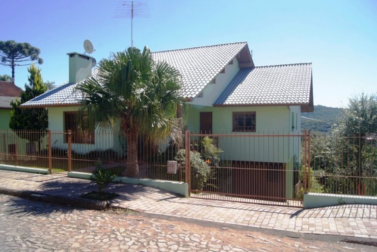 B-232     CASA DE ALTO PADRÃO EM BAIRRO NOBRE