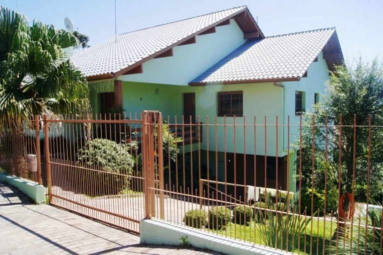 B-232     CASA DE ALTO PADRÃO EM BAIRRO NOBRE