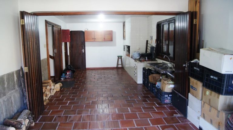 B-233     CASA AMPLA NO CENTRO DA CIDADE