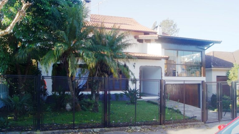 B-233     CASA AMPLA NO CENTRO DA CIDADE