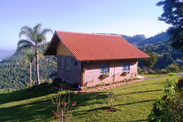 B-415     MARAVILHOSO SÍTIO COM UMA VISÃO PANORÂMICA INDESCRITÍVEL E COM FRENTE PARA A BR 116