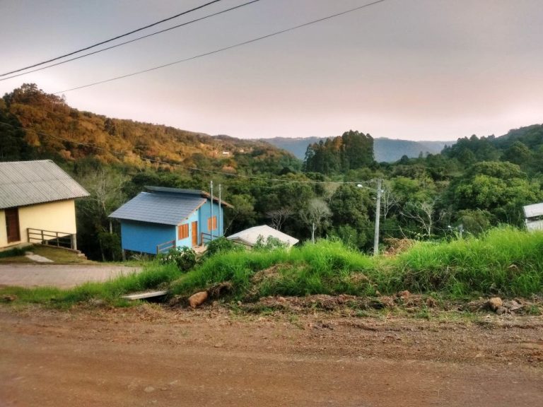 B-06     TERRENO COM VISTA PANORÂMICA EXUBERANTE