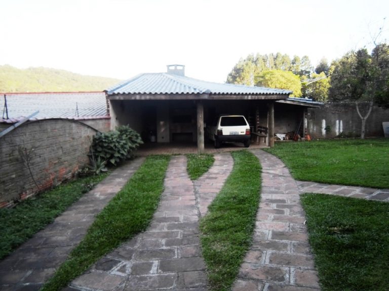 B-220     LINDA E AMPLA CASA EM LUGAR TRANQUILO