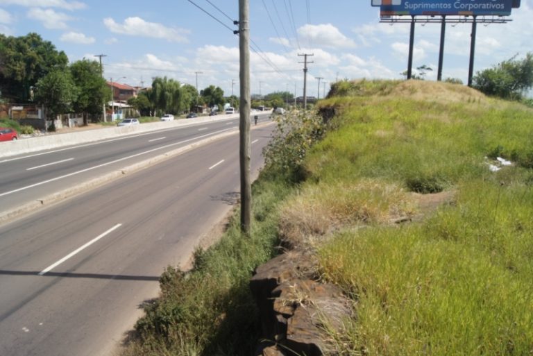 B-69     FANTÁSTICO TERRENO COM 324 METROS DE FRENTE PRA BR 116