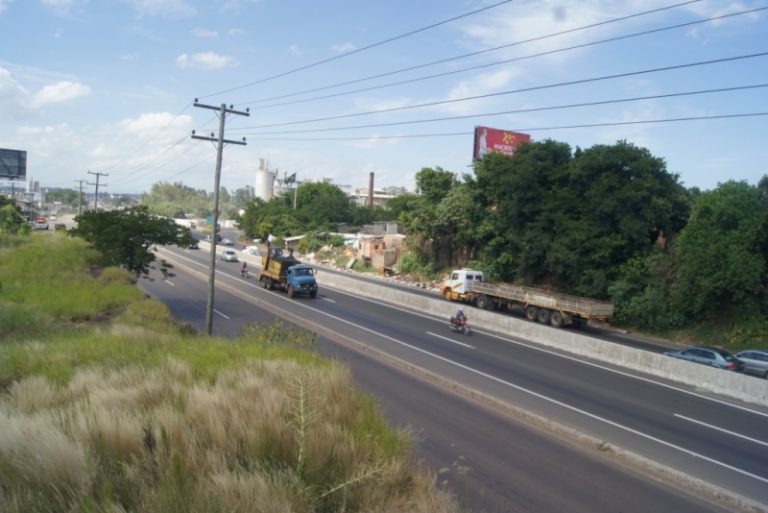 B-69     FANTÁSTICO TERRENO COM 324 METROS DE FRENTE PRA BR 116