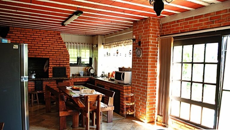 B-263     LINDA CASA AO LADO DA BR 116 EM MORRO REUTER