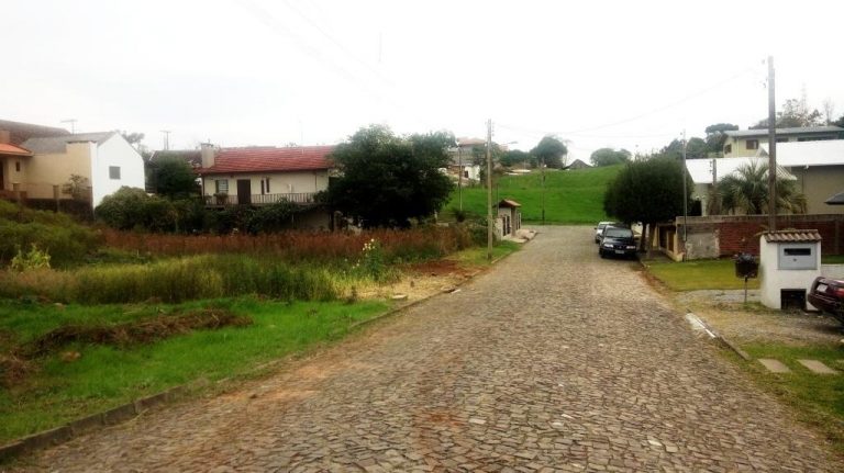B-64     TERRENO NO BAIRRO BAVÁRIA