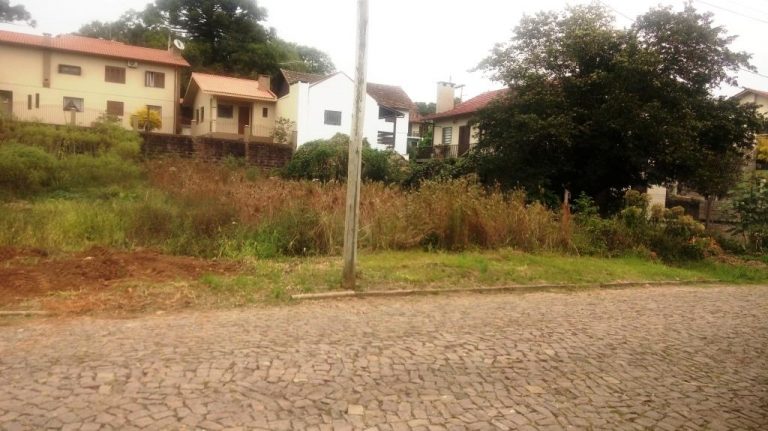 B-64     TERRENO NO BAIRRO BAVÁRIA