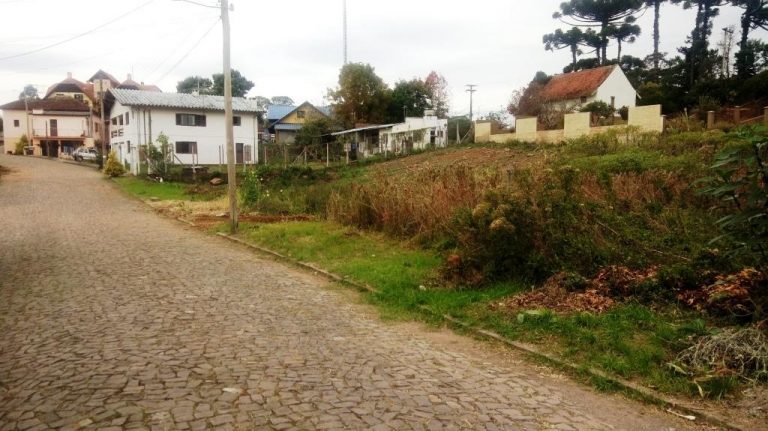 B-64     TERRENO NO BAIRRO BAVÁRIA