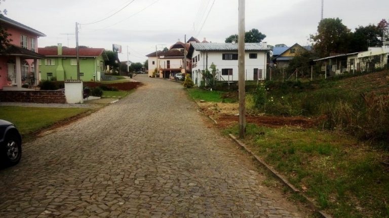 B-64     TERRENO NO BAIRRO BAVÁRIA