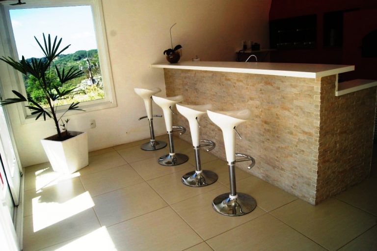 B-253    BELÍSSIMA CASA COM PISCINA