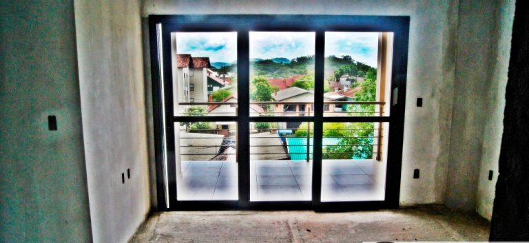 B-606     LINDO E AMPLO APT NO CENTRO DE NOVA PETRÓPOLIS