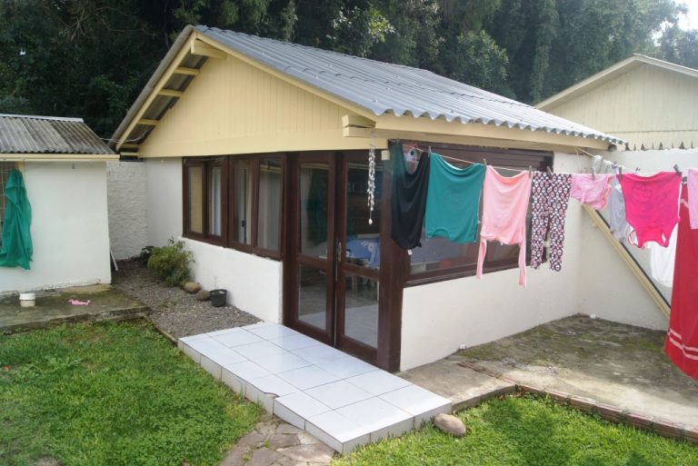 B-277     LINDA E AMPLA CASA NO BAIRRO GERMÂNIA