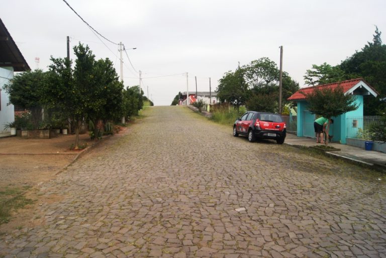 B-277     LINDA E AMPLA CASA NO BAIRRO GERMÂNIA