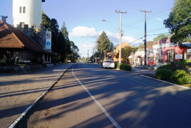 B-60     FANTÁSTICO TERRENO COM 31 METROS DE FRENTE PARA AV. XV DE NOVEMBRO