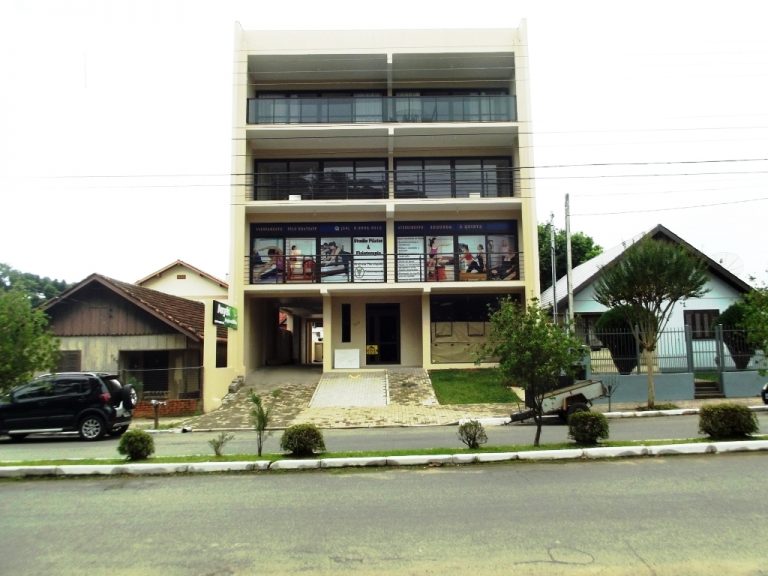 B-606     LINDO E AMPLO APT NO CENTRO DE NOVA PETRÓPOLIS
