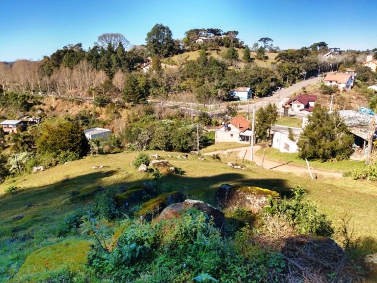 B-67      TERRENO COM EXUBERANTE VISTA PANORÂMICA