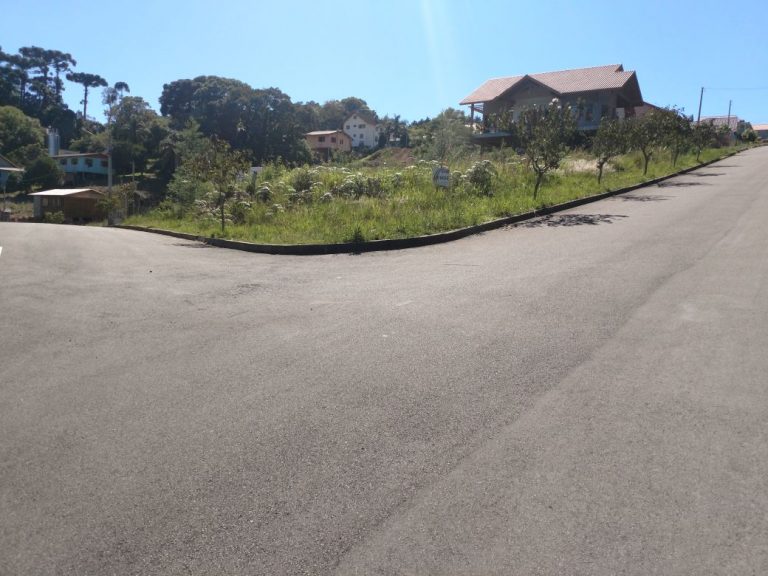 B-42     EXCELENTE TERRENO DE ESQUINA