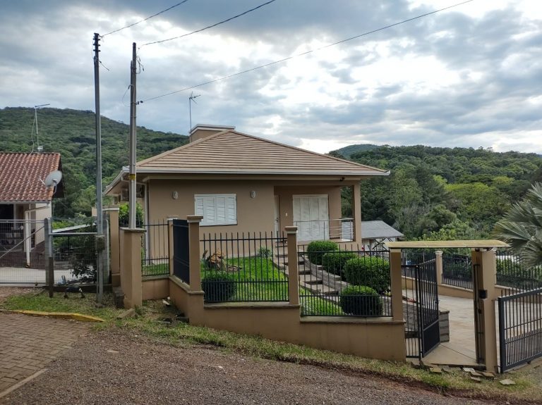 B-302     LINDÍSSIMA CASA EM MORRO REUTER