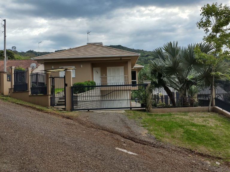 B-302     LINDÍSSIMA CASA EM MORRO REUTER