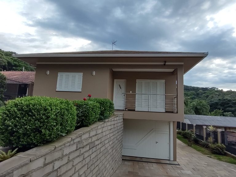 B-302     LINDÍSSIMA CASA EM MORRO REUTER