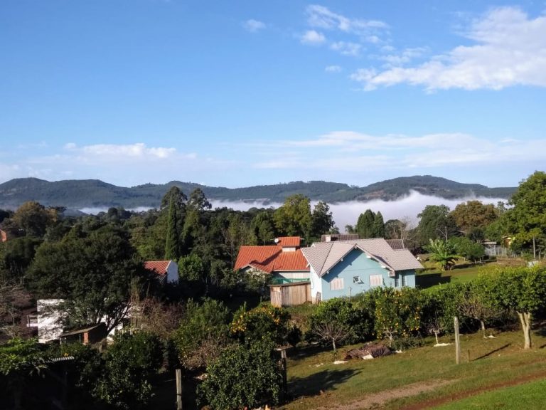 B-302     LINDÍSSIMA CASA EM MORRO REUTER