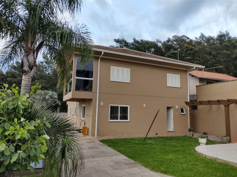 B-302     LINDÍSSIMA CASA EM MORRO REUTER