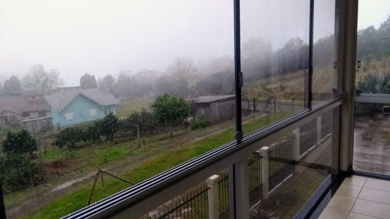 B-302     LINDÍSSIMA CASA EM MORRO REUTER