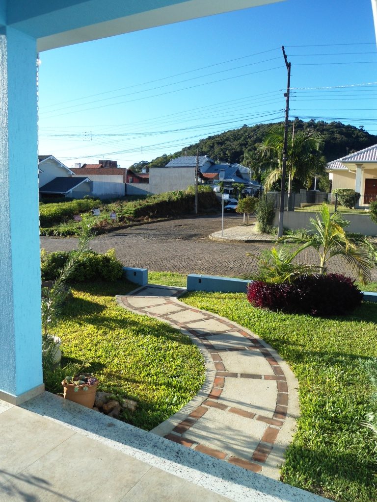 B-297     FANTÁSTICA CASA NO BAIRRO POUSADA DA NEVE