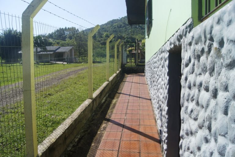 B-284     CASA EM PICADA CAFÉ
