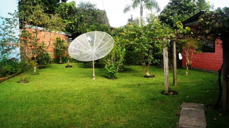 B-294     CASA TODA CERCADA E COM BELO POMAR
