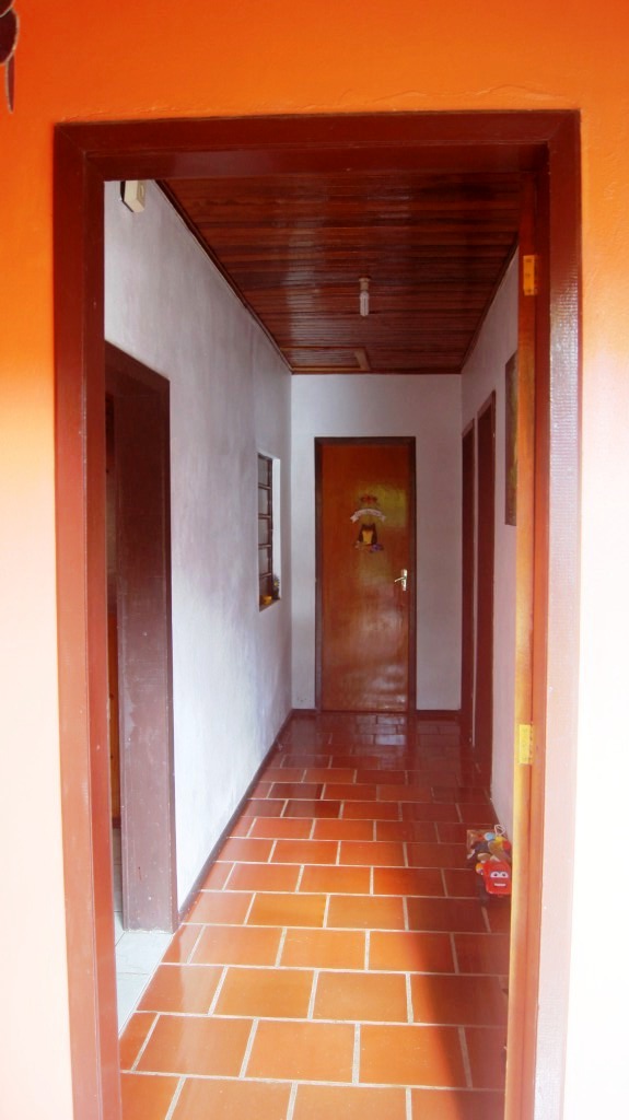 B-294     CASA TODA CERCADA E COM BELO POMAR