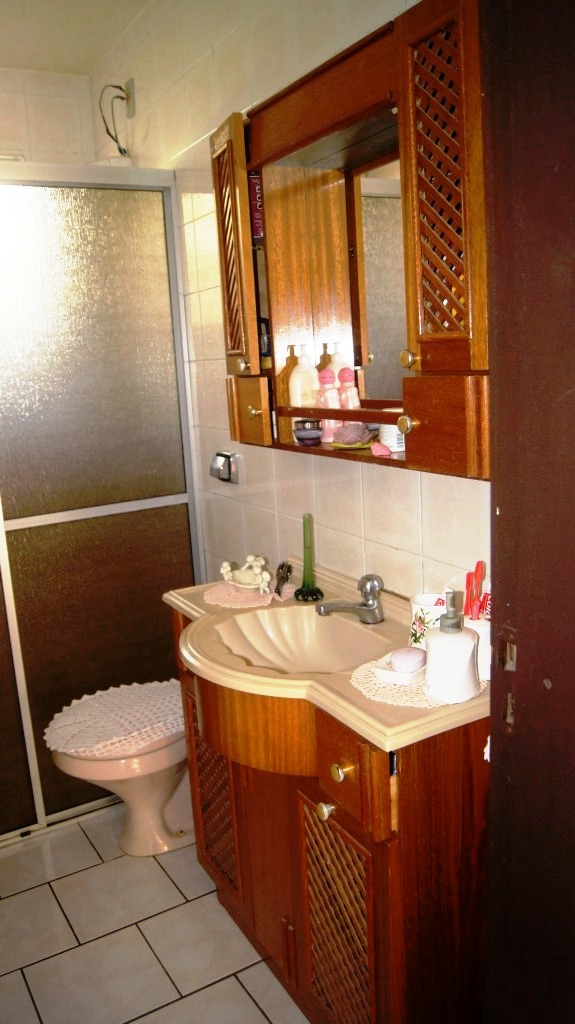 B-294     CASA TODA CERCADA E COM BELO POMAR