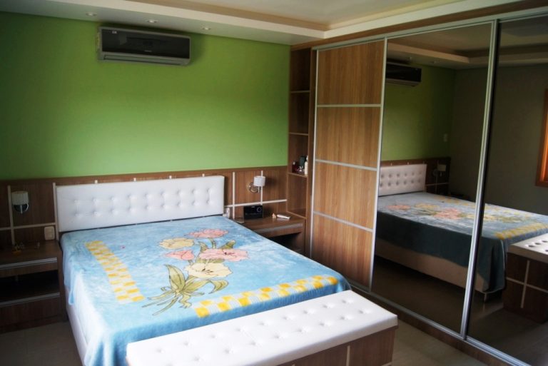 B-302     LINDÍSSIMA CASA EM MORRO REUTER