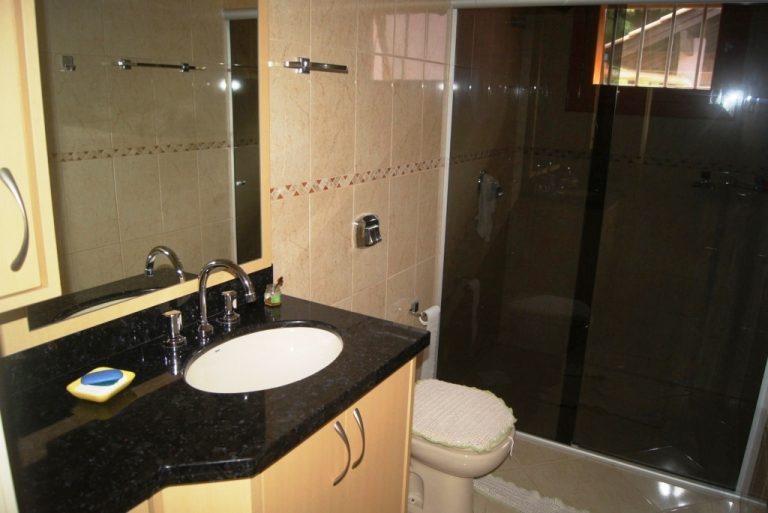 B-302     LINDÍSSIMA CASA EM MORRO REUTER