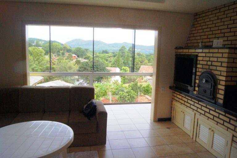 B-302     LINDÍSSIMA CASA EM MORRO REUTER