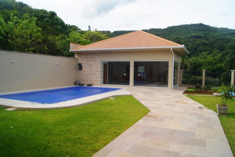 B-302     LINDÍSSIMA CASA EM MORRO REUTER
