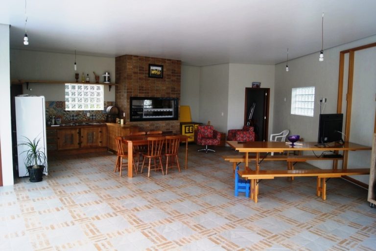 B-302     LINDÍSSIMA CASA EM MORRO REUTER