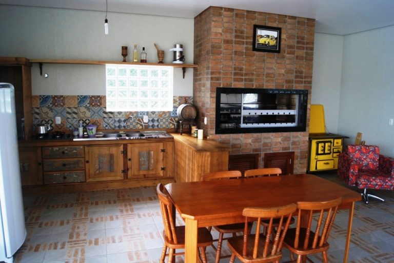B-302     LINDÍSSIMA CASA EM MORRO REUTER
