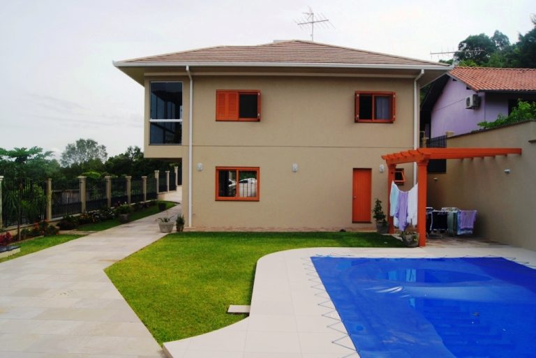 B-302     LINDÍSSIMA CASA EM MORRO REUTER